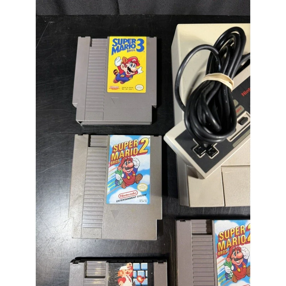 Nintendo Entertainment System NES-001 Console 1985 w/ 6 Games, Controller & Gun